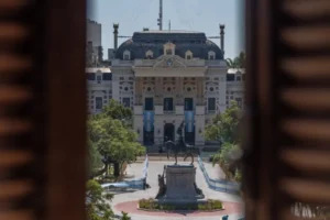 la-sede-la-gobernacion-bonaerense-prensa-diputados-ba (1)